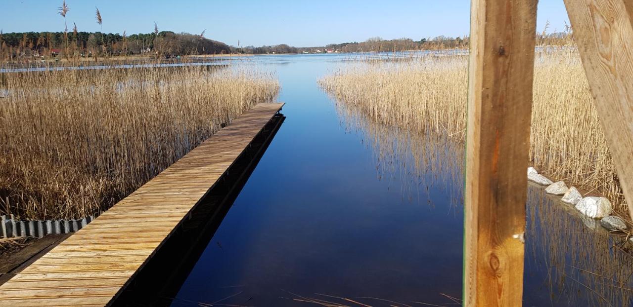 Mecklenburgische Seenplatte - Saniertes und gemütliches Haus mit großem Garten und optionalem Steg Grosszerlang Exterior foto