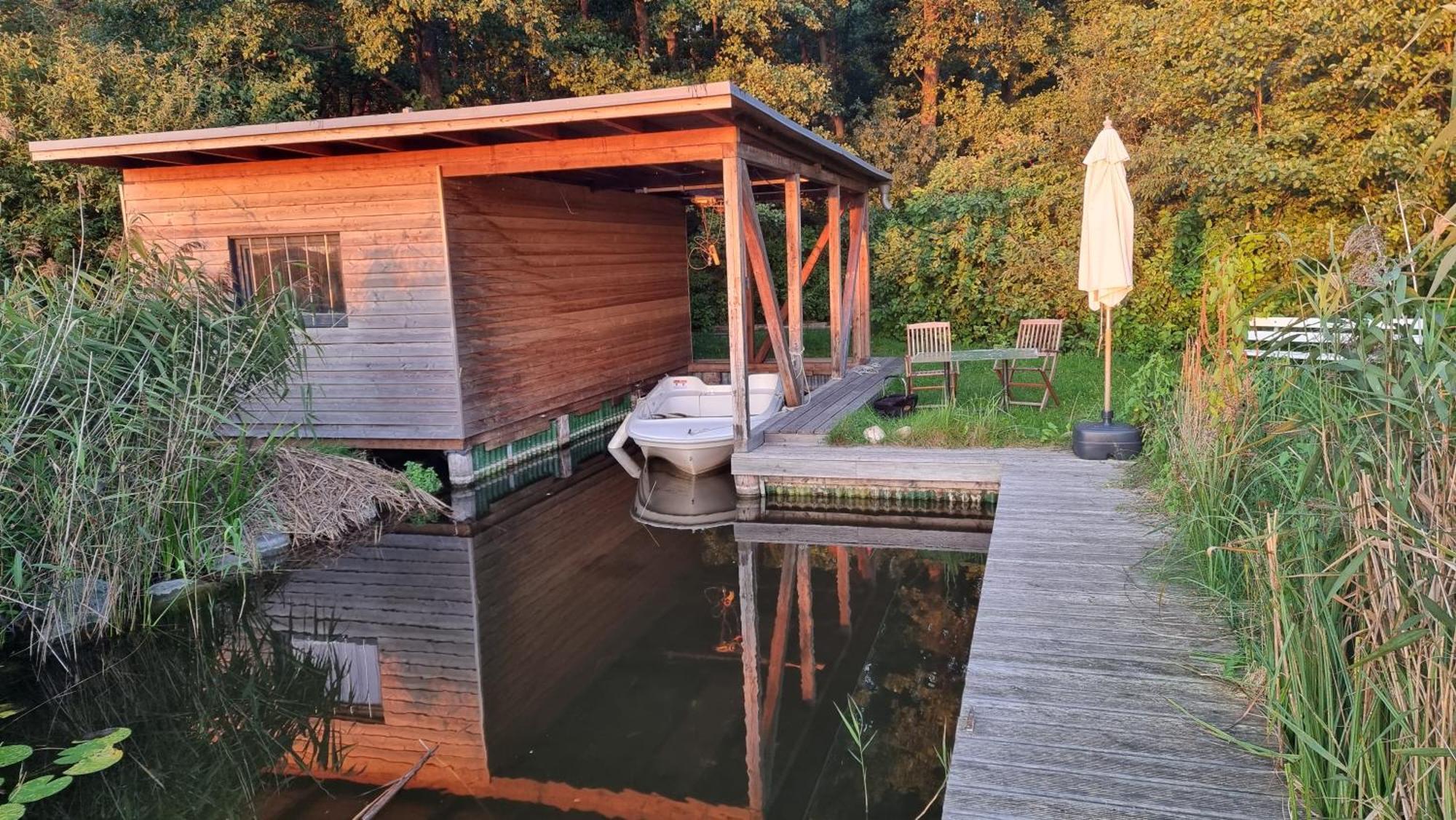Mecklenburgische Seenplatte - Saniertes und gemütliches Haus mit großem Garten und optionalem Steg Grosszerlang Exterior foto